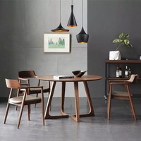 Table à manger en bois massif scandinave de style mid-century, écologique, durable, avec pieds en forme de V en noyer, diamètre de 35 pouces, assemblée