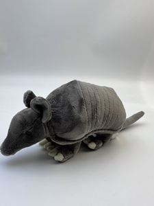 Greenmart - Peluche de armadillo realista personalizado, juguete de peluche gris divertido, recuerdo de viaje al zoológico, regalos para niños - Product Image 6