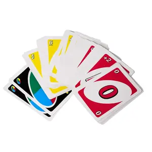 بطاقات لعب مخصصة مطبوعة بشعار للبالغين تستخدم للتسلية بطاقات لعب مضادة للماء قابلة لإعادة التدوير تأتي مع صندوق