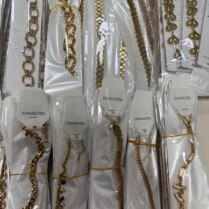 Bracelet Trèfle Designer en Acier Inoxydable Plaqué Or 18 carats et Collier Cœur Cubain de Luxe avec Lettre CC – Vente en Gros - Product Image 2