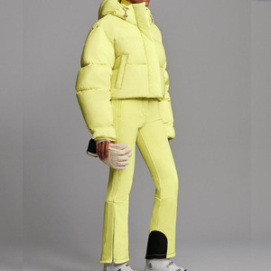 Traje de Esquí de una Pieza para Mujer, Color Rosa, con Logotipo Personalizado OEM, Impermeable 10,000mm, Aislado, Resistente al Viento, 100% Poliéster, Sin Costuras - Product Image 1