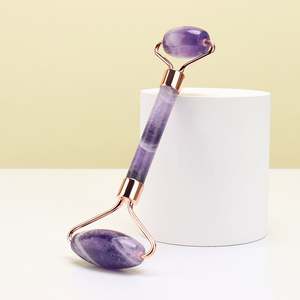 Produits Tendances 2025 pour Usage Quotidien : Ensemble Rouleau de Jade Améthyste et Gua Sha pour Femmes – Gadgets Beauté et Soins Personnels de la Peau - Product Image 1