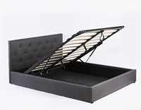 Lit double XDS moderne et contemporain avec capitonnage boutonné, plateforme relevable à vérins à gaz et rangement, cadre en fer gris foncé, revêtement en tissu