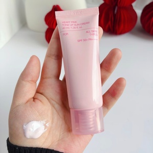 La crème pour le visage la plus vendue de haute qualité possède les fonctions apaisantes, rafraîchissantes, blanchissantes et éclaircissantes. - Product Image 4