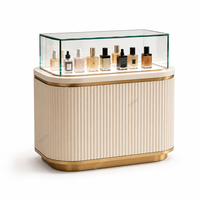 Vitrine et étagères de présentation de parfums de haute qualité, mobilier sur mesure pour boutiques et magasins de détail, design d'intérieur de boutique