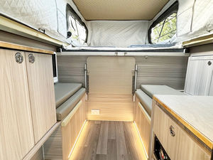 Kanopi Truk Pikap Mewah Model Pop-Top Dilengkapi Pemantauan 4 Saluran untuk Perjalanan Jalan Raya Pesisir - Product Image 5