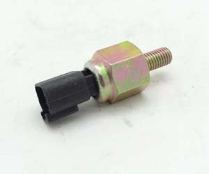 Interrupteur de pression d'huile de haute qualité 320/04046 pour JCB 3CX, 4CX, 5CX, 214, 215 et 217 - Product Image 1