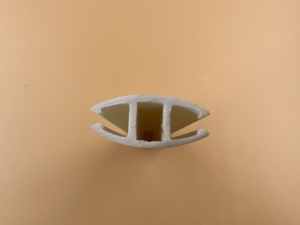 Embout inférieur d'extrusion en plastique pour stores à panneaux romains à rouleaux Matériau PVC Modèle LX Chemical LX5500 Fabriqué à Jiangsu en Chine - Product Image 2