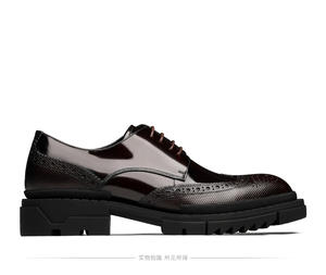 Zapatos de cuero de negocios informales para hombres, zapatos impermeables y resistentes al desgaste con cordones grabados en la parte superior de charol - Product Image 2
