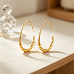 Boucles d'oreilles créoles minimalistes en forme de goutte d'eau, or, argent, acier inoxydable, bijoux tendance, à porter au quotidien, design géométrique - Product Image 4