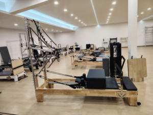 Lenton Vente Chaude De Haute Qualité À Bas Prix Demi Trapèze Pilates Réformateur Tour En Bois De Chêne Pilates Lit Réformateur Demi Trapèze - Product Image 4