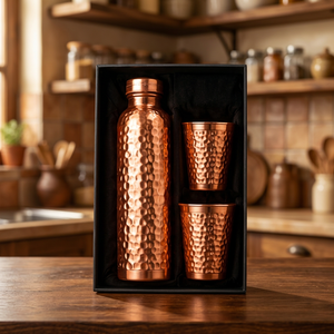 Juego de Botellas de Agua de Cobre de Lujo Moderno con Acabado Dorado, con 2 Tazas, Tapa de Cobre y Caja de Regalo - Product Image 1