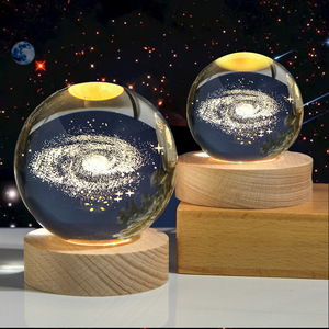 Sfera di Cristallo Incisa 3D con <span class=keywords><strong>Base</strong></span> in Legno, Cielo Stellato Galattico Luminoso, Sistema Solare, Ornamento da Tavolo, Luce Notturna - Product Image 1