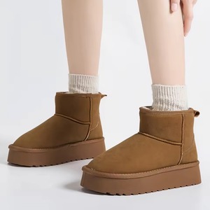 Bottes Uggs pour femmes OEM&ODM, bottes d'hiver pour la neige, fabriquées en cuir de haute qualité, adaptées à la vie quotidienne et aux conditions neigeuses - Product Image 5