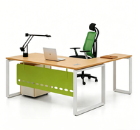 Bureau de direction moderne et minimaliste avec étagère latérale et classeur assorti
