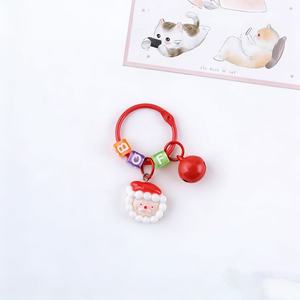 Porte-clés de Noël en résine avec perles alphabet et clochettes, breloques ours de Noël et nœuds de dessin animé - Product Image 5