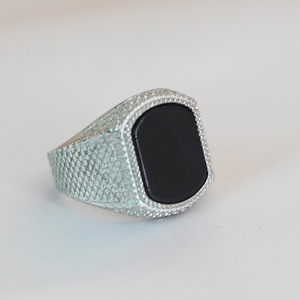 Bague géométrique pour homme en acier noir avec pierre, 12 mm, sertissage clos en or, bijou tendance, cadeau - Product Image 3