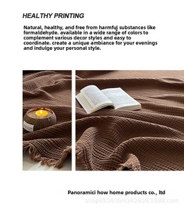 Couverture légère en gaze jacquard japonaise peignée à quatre couches avec pompons pour petit canapé ou sieste au bureau – Vente en gros - Product Image 6