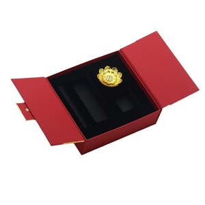 Caja <span class=keywords><strong>de</strong></span> regalo <span class=keywords><strong>de</strong></span> cartón rígido rojo <span class=keywords><strong>de</strong></span> lujo personalizada, con doble puerta y detalles en lámina dorada, con inserto <span class=keywords><strong>de</strong></span> terciopelo para incienso <span class=keywords><strong>de</strong></span> madera <span class=keywords><strong>de</strong></span> agar. - Product Image 6