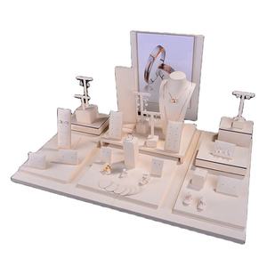 Nouvelle mode Jinsky Présentoir personnalisé pour vitrine de bijoux en métal Ensemble présentoir pour bague, boucles d'oreilles, bracelet, collier, montre et bijoux - Product Image 1