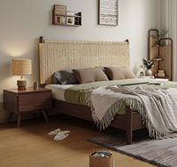 Lit plateforme en rotin et bois de pin massif style Wabi-sabi, taille King/Queen, avec rangement et design en corde tressée pour chambre principale