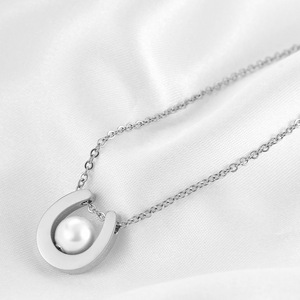Collar con colgante de perla en forma de herradura, cadena de clavícula de oro de 18 quilates para mujer, uso diario, diseño solitario con perla AAA - Product Image 2