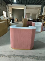 Bureau de réception en bois massif d'occasion avec rayures verticales, design français, pliable pour hôtel, supermarché, centre commercial et utilisation en extérieur