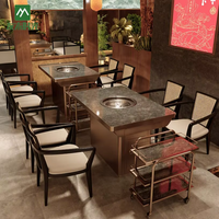 Ensemble de mobilier commercial moderne et personnalisé pour hôtels et restaurants de type Hot Pot, avec table à pieds métalliques, chaises en bois massif et banquette.