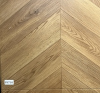 Parquet en chevrons, design moderne, matériau HDF, système de pose par clic, surface haute brillance AC4, collection PH personnalisée OEM