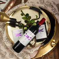 Etiquetas de botella de vino tinto impermeables con protección UV en relieve de lámina de oro púrpura personalizadas, adhesivo fuerte, cervezas y bebidas