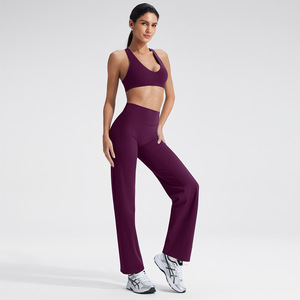 Vêtements de sport : Pantalon droit, Veste zippée, Brassière de sport rembourrée, Tenue de gym pour le levage de poids, Ensemble de yoga et fitness - Product Image 4