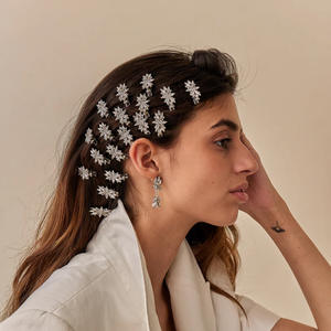 Pince à cheveux en alliage de <span class=keywords><strong>strass</strong></span> vente chaude transfrontalière frange simple demi-<span class=keywords><strong>chignon</strong></span> épingle à bec de canard 5cm accessoires de cheveux de mode - Product Image 1