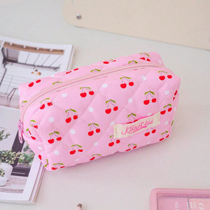 Многоцелевая стеганая Хлопковая сумка с красными вишневыми печатными логотипами, косметическая дорожная косметичка для женщин - Product Image 4