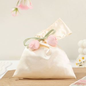 Pochette cadeau réutilisable en satin pour mariage, sac à bonbons et confiseries, 16x21x17cm, motif tulipe, sac fourre-tout en tissu pour mariage - Product Image 5