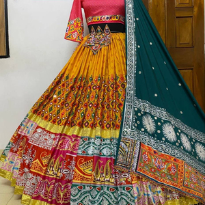 Gran oferta, nuevo diseñador, trabajo pesado, hermosa ropa nupcial de moda, Lehenga Choli de seda para boda y temporada festiva para mujer - Product Image 1