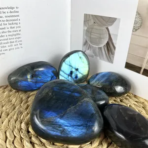 Venta al por mayor de piedras preciosas de alta calidad labradorita cristal curativo ovalado piedra de palma para la decoración de la meditación