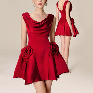 Новое женское короткое мини-платье 2026 года во французском стиле, высококачественное, сексуальное, с богатым атласным воротником и цветочным узором - Product Image 1