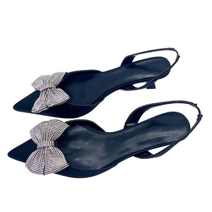 Décolleté con fiocco a punta di grandi dimensioni con strass rosa scarpe con tacco basso da donna <span class=keywords><strong>tacchi</strong></span> corti <span class=keywords><strong>neri</strong></span> con gattino per Slingbacks da donna 2023 - Product Image 5