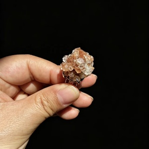 Bague en grappe d'aragonite naturelle, bijou artisanal en cristal brut irrégulier - Product Image 3