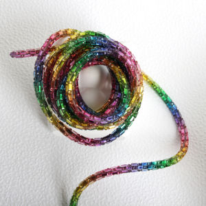 Corde en strass à motifs de verre de 2.5mm de couleur arc-en-ciel 6mm strass étincelants Techniques de colle 3D pour l'étirement circulaire - Product Image 1