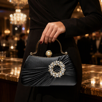 Pochette de soirée élégante pour femme en satin, sac à main formel avec chaîne, bandoulière, anneau en strass et plissé