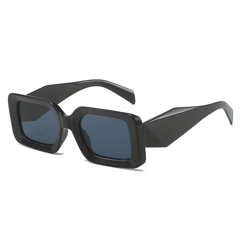 Cornice nera, foglio grigio