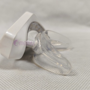 Mini Appareil Repulpant pour les Lèvres en Silicone avec Thérapie LED Rechargeable pour Réduire les Rides des Lèvres et un Effet Jeunesse - Product Image 3
