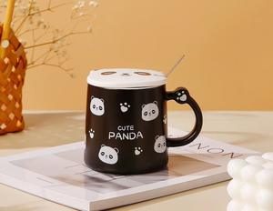 Taza de panda de dibujos animados con personalidad creativa con tapa, cuchara, taza de café de oficina, taza de bebida simple de cerámica con saludo de mano - Product Image 2