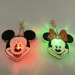 Diamant Peinture Acrylique <span class=keywords><strong>Mickey</strong></span> Minnie Lumière Porte-clés 2pcs Rond Spécial Diamant Accessoires Sac Pendentif - Product Image 2