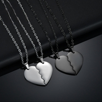 Collier à breloques en forme de coeur en acier inoxydable Collier de couple plaqué or poli Bijoux de mode Cadeaux de Saint Valentin