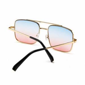 Lunettes de soleil carrées vintage tendance pour hommes et femmes avec logo personnalisé, monture métallique, protection UV400, double pont, vente chaude - Product Image 5