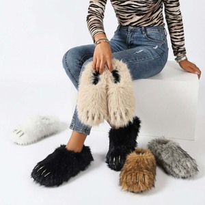 Mules pantoufles pour femmes en fausse fourrure, style patte, en peluche moelleuse, pour la maison, avec pointes métalliques en forme de griffe, logo personnalisé, OEM, CE Reach, vente en gros - Product Image 2