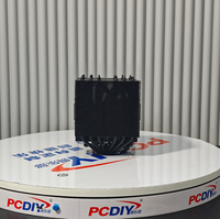 Le radiateur haute performance à double tour et six tubes est équipé d'un ventilateur à roulement hydraulique à température contrôlée.