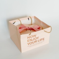 Maßgefertigte Umweltfreundliche Luxus-Strawberry-Pralinen in Herzform, Hochwertige Geschenkbox aus Kunstpapier mit UV-Beschichtung